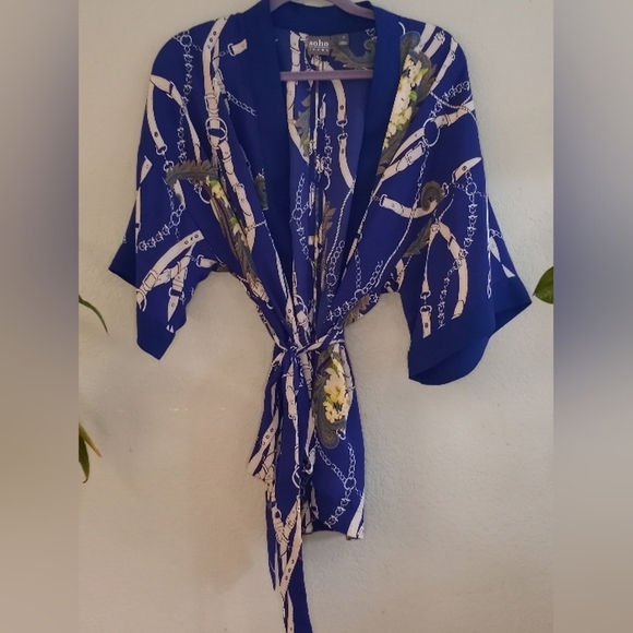 Soho New York and Company Floral Flowy Short Kimono with Chains and Belt Print - Picture 1 of 5
